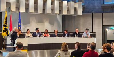 Een goedlachs panelgesprek