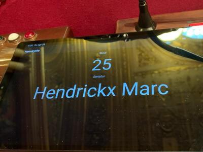 Scherm met de naam Marc Hendrickx en stoelnummer 25